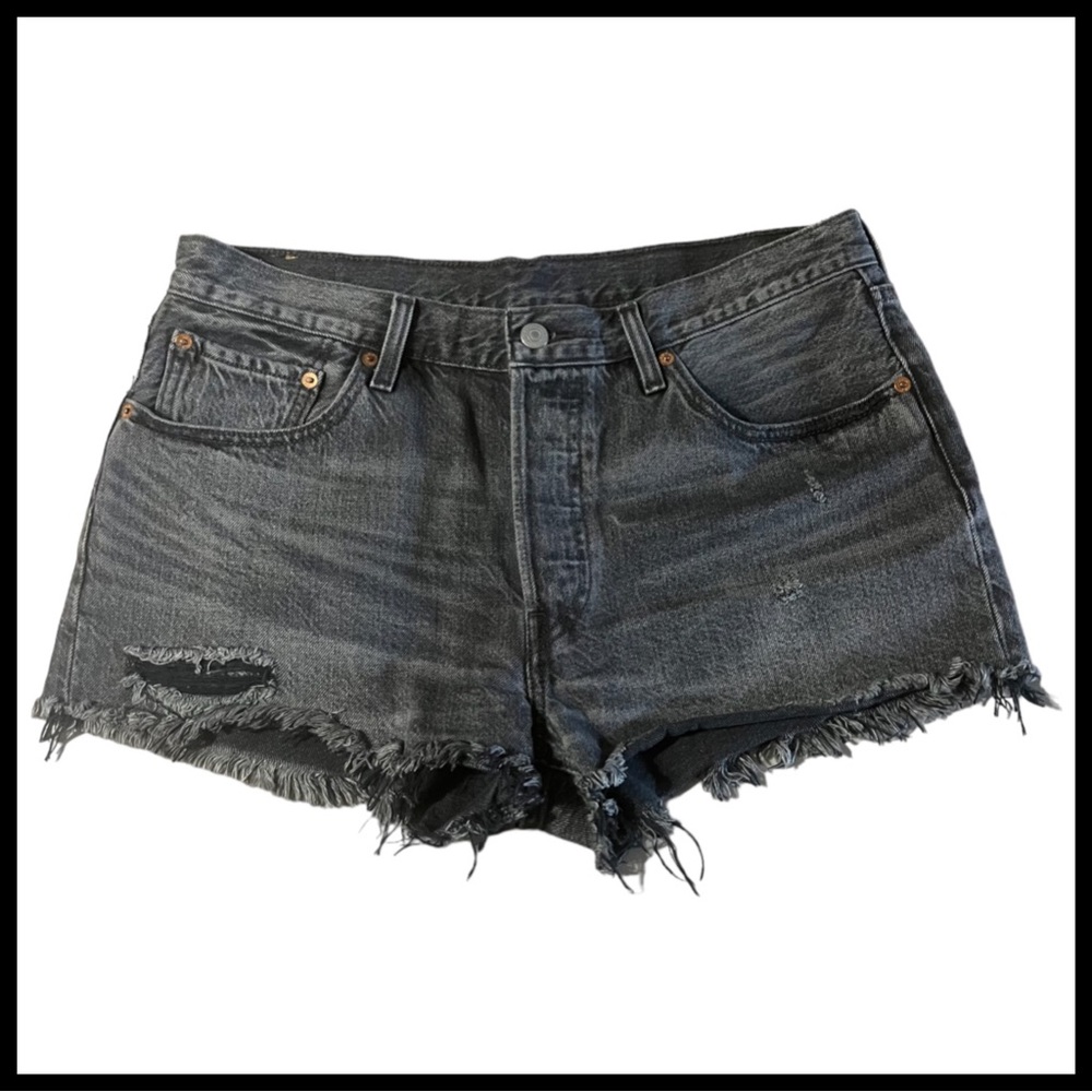 LEVI’S 501 Cut-Off Jean Short in Slashed Black